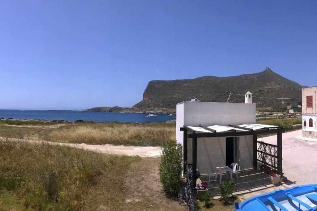 Il Cubo, monovano col mare su tre fronti. Favignana Esterno foto