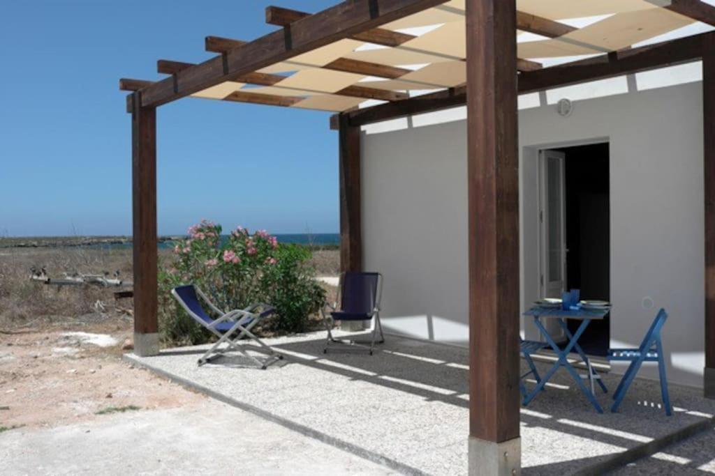 Il Cubo, monovano col mare su tre fronti. Favignana Esterno foto