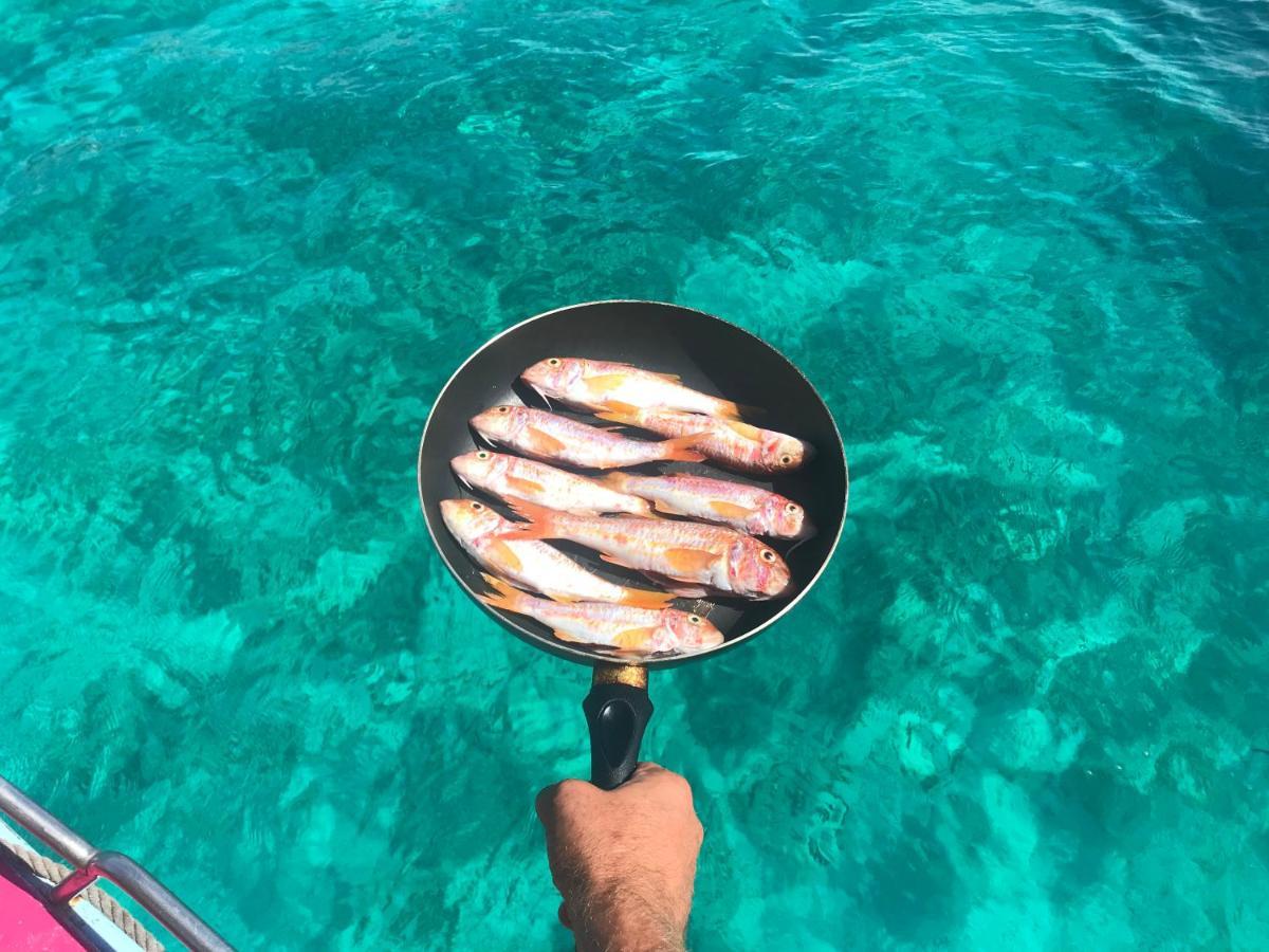 Il Cubo, monovano col mare su tre fronti. Favignana Esterno foto