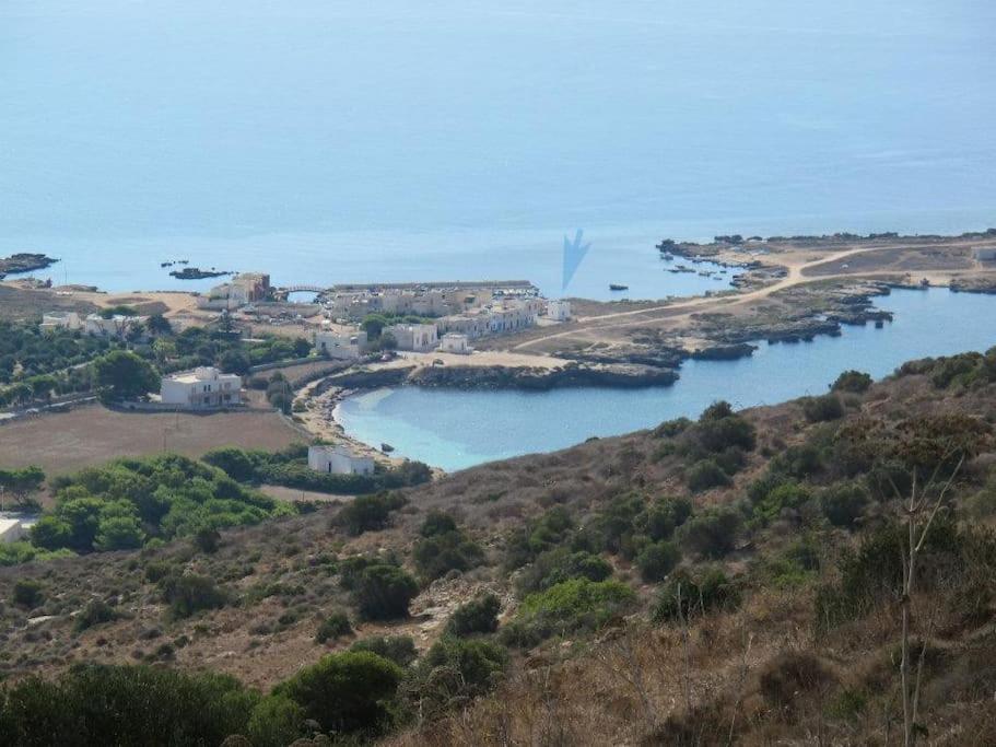 Il Cubo, monovano col mare su tre fronti. Favignana Esterno foto